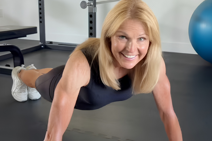 DonnaJean Wilde Breaks Plank World Record at 61