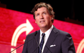 Viral post attributes a porn-arousal claim to Tucker Carlson, but the reviewed transcript lacks the quote