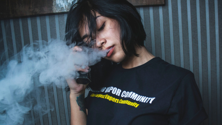 US teenage girls have overtaken boys in regular vaping